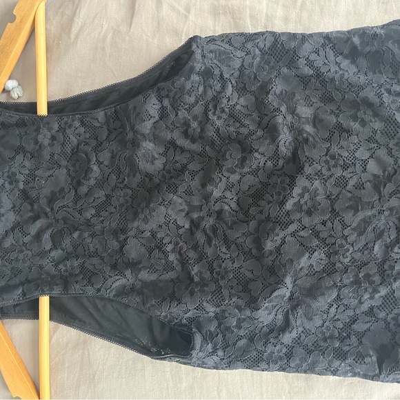 Aritzia Babaton Reel Bodysuit Black Lace - Picture 8 of 8
